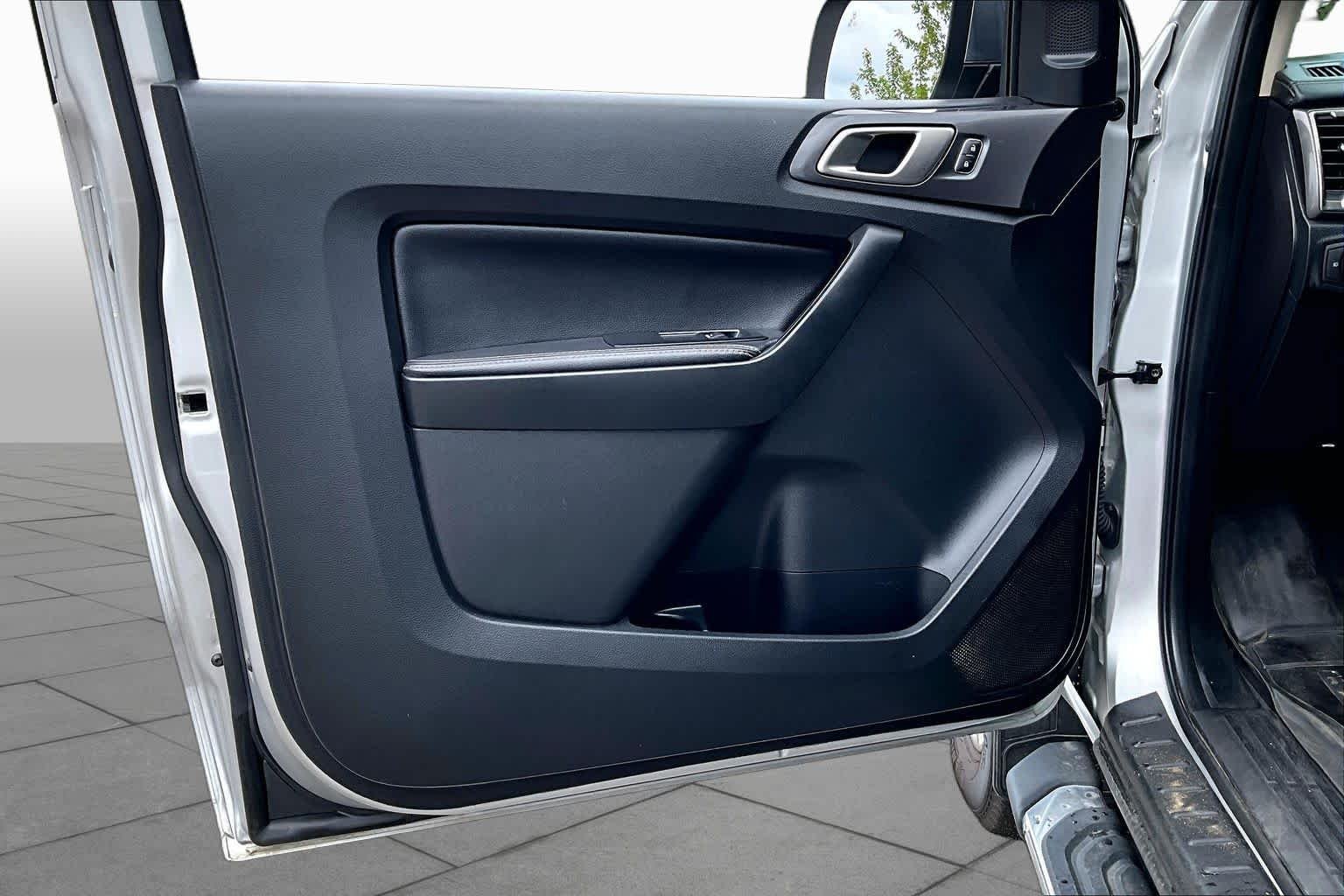 Used 2019 Ingot Silver Ford LARIAT image 22