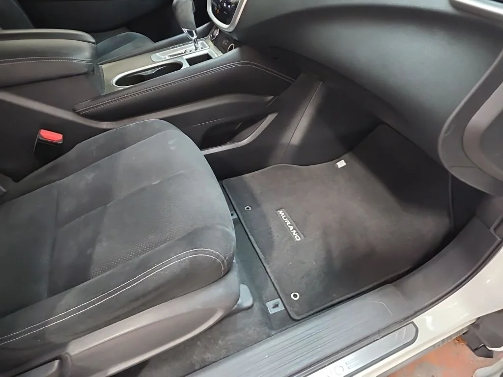Used 2018 Pearl White Nissan S image 9