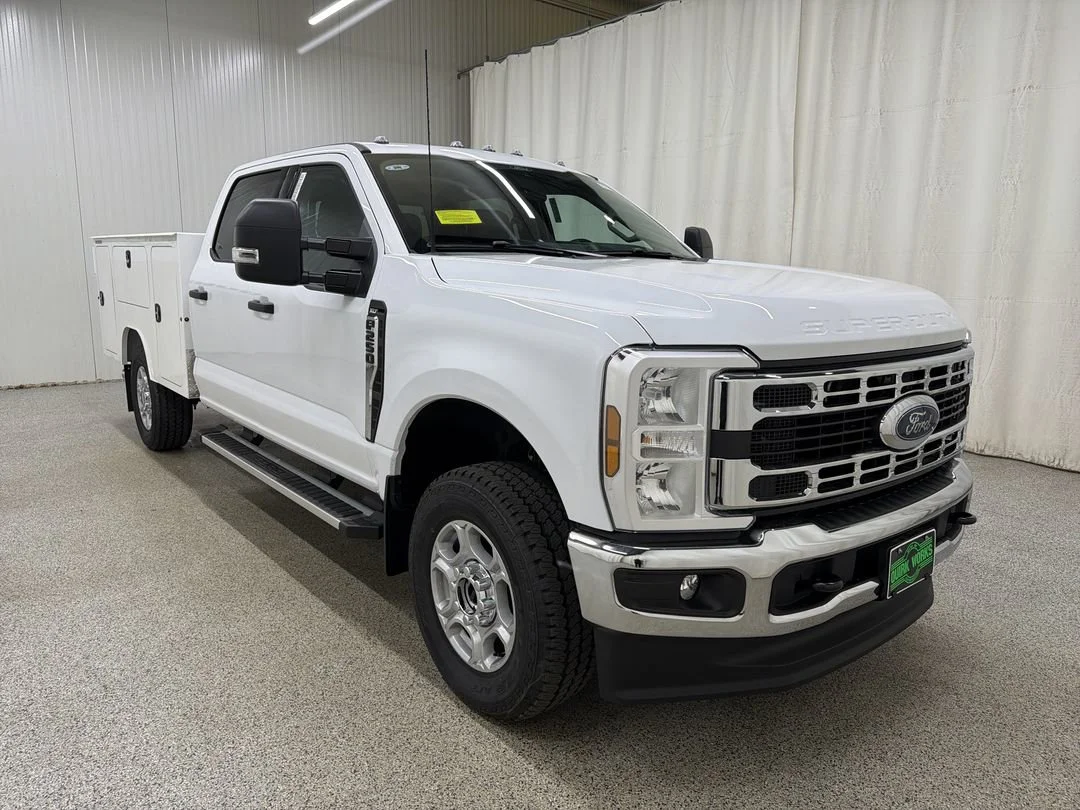 New 2026 Oxford White Ford F-250® XLT image 3