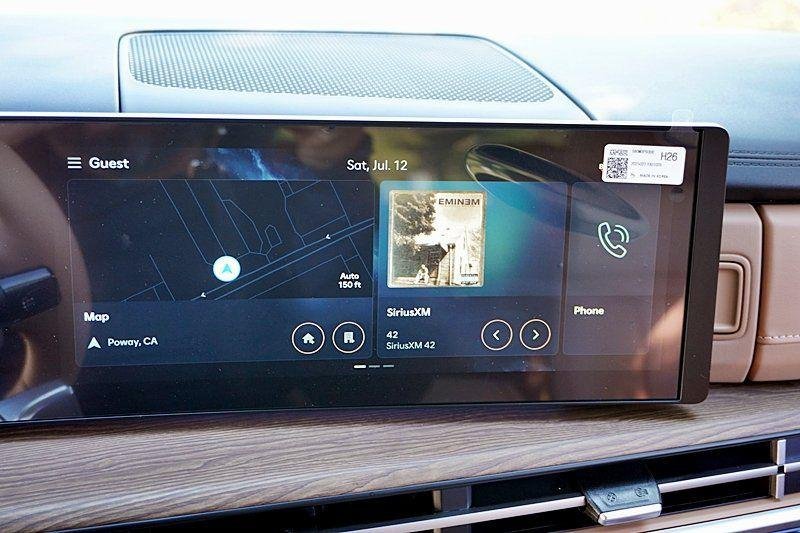 2025 Hyundai Santa Fe Limited - Photo 31