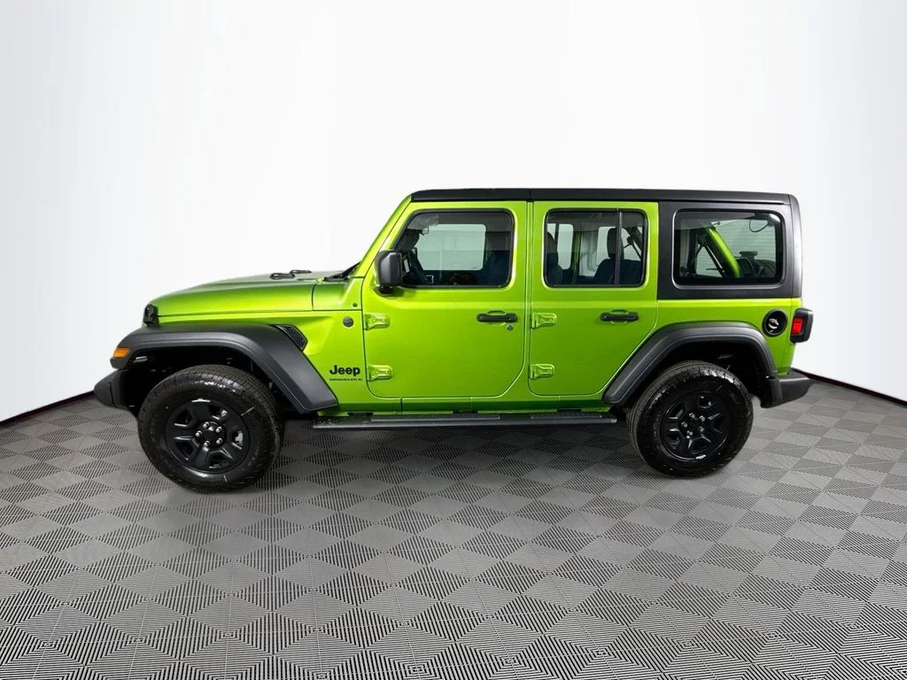 Used 2025  Jeep Sport image 5