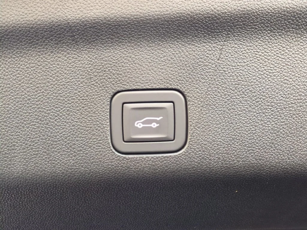 New 2026 Vibrant White Tricoat Cadillac Platinum Sport image 29