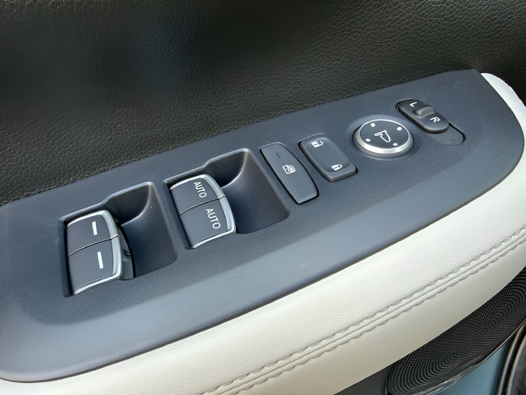 Used 2027  Honda EX-L image 17