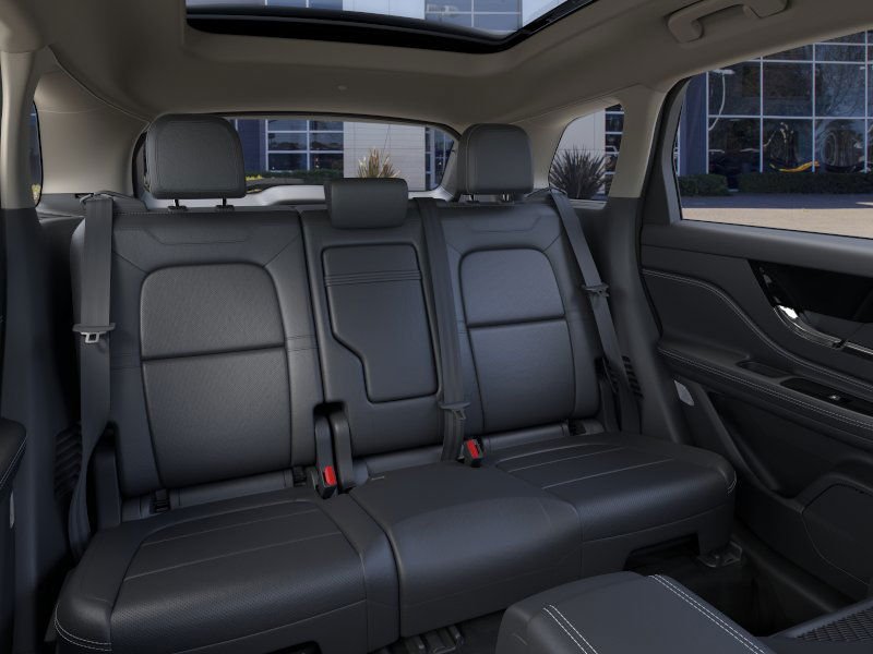 New 2025 Pristine White Lincoln Grand Touring image 39