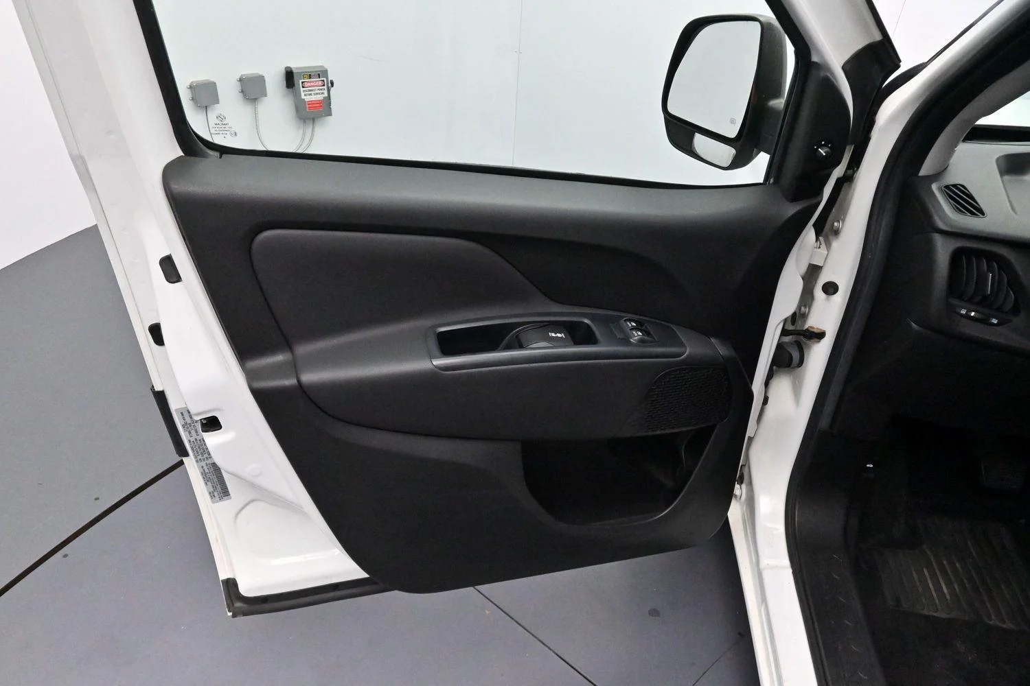 Used 2018 Bright White Ram Tradesman SLT image 9