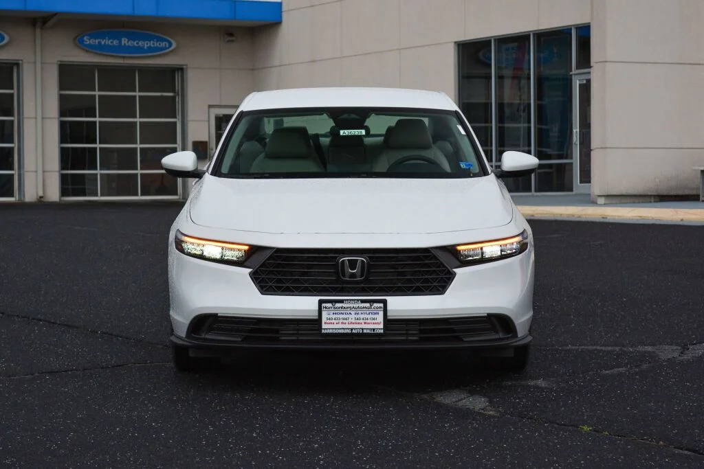 New 2026 Platinum White Pearl Honda LX image 2