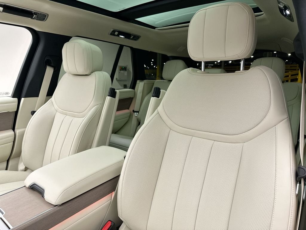 New 2026 Charente Grey Prem Met Land Rover SE image 10