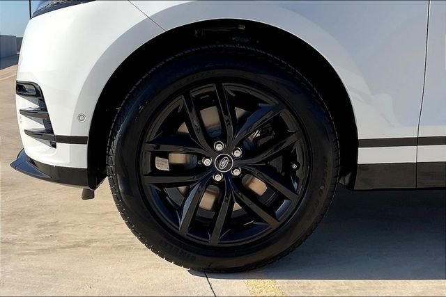 Certified Used 2026 White Land Rover Dynamic SE image 13