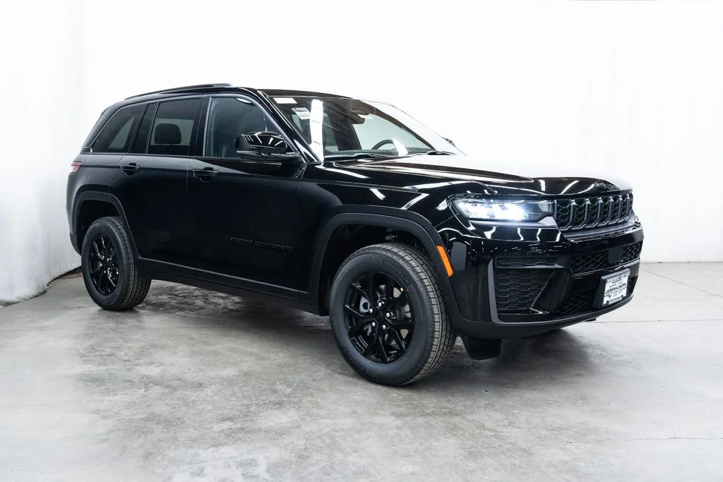 2026 Jeep Grand Cherokee Laredo Altitude 4x4's photo