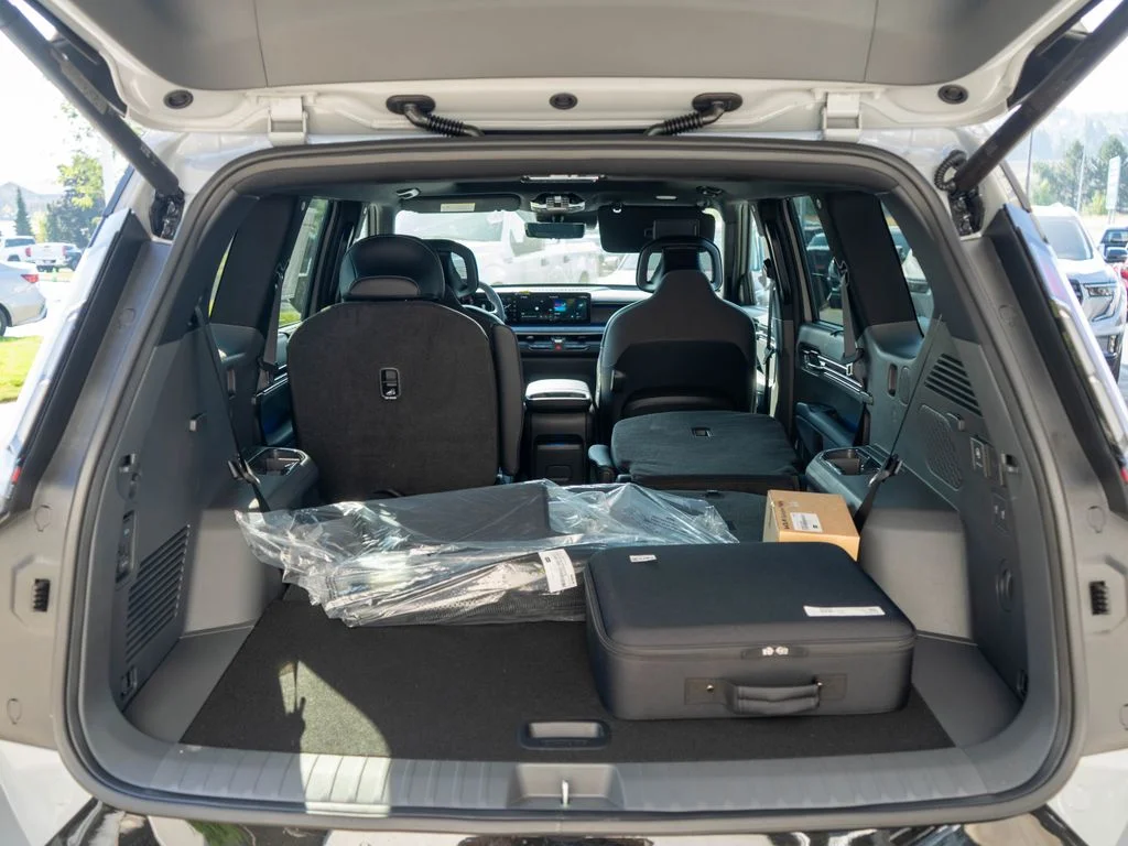 New 2026 Wolf Gray Kia Land AWD image 36