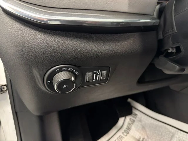 Used 2024 White Jeep Limited image 16