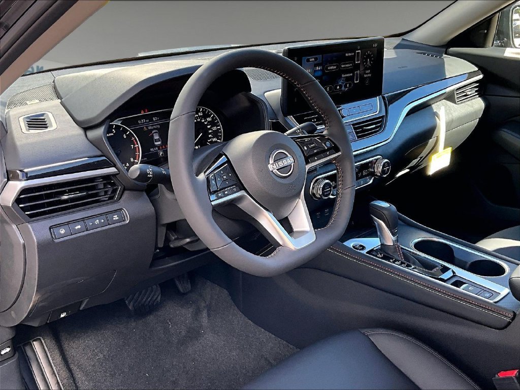 New 2026 Black Nissan 2.5 SR image 6