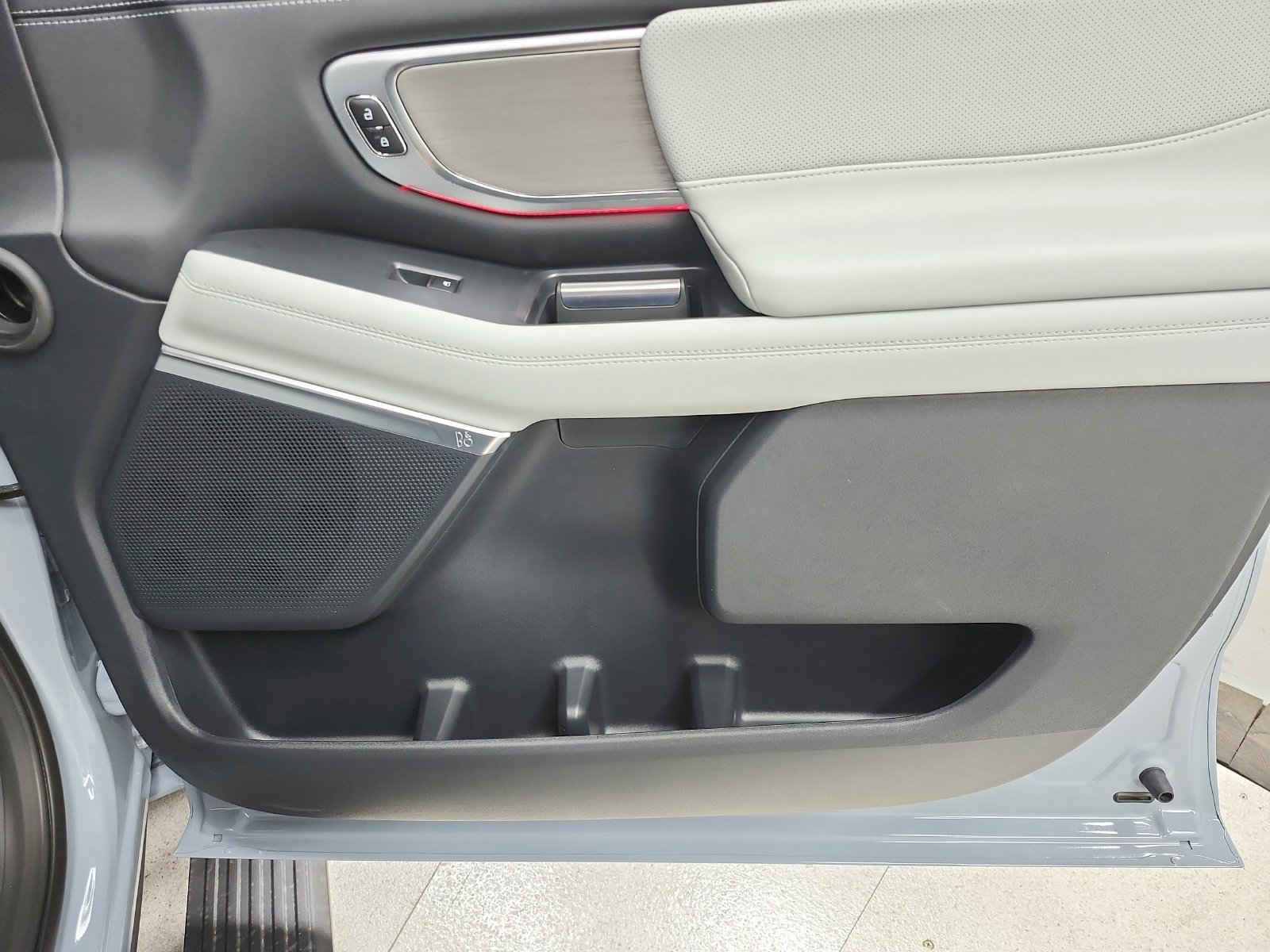 New 2027 Glacier Gray Metallic Tri-Coat Ford Platinum image 49