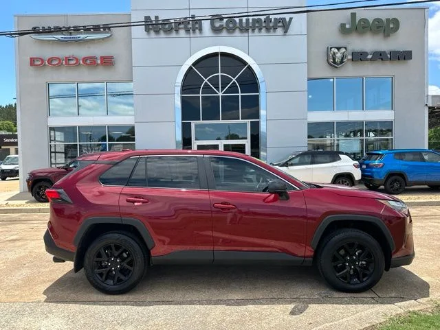 2023 Toyota RAV4 LE FWD's photo