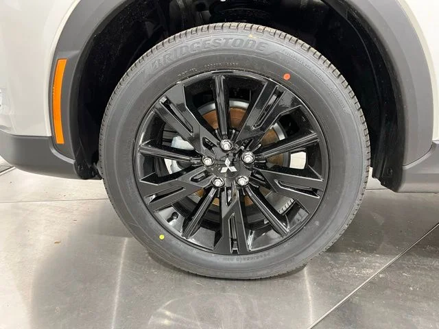 New 2026 Silver Mitsubishi LE image 20