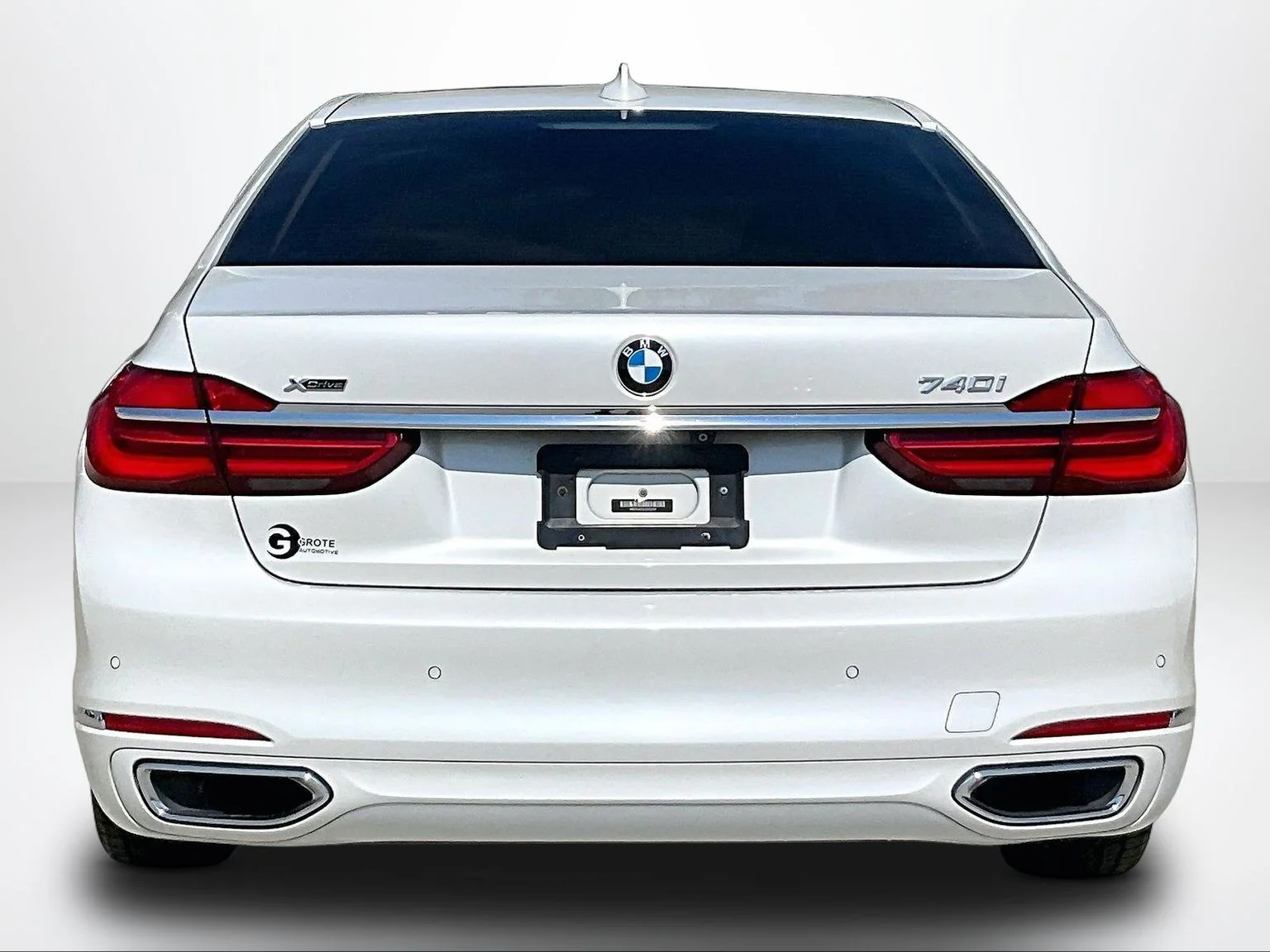 Used 2018 White BMW 740i xDrive image 5
