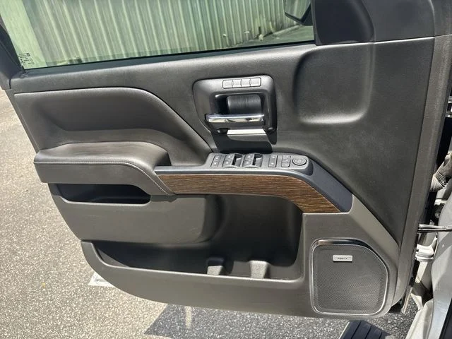 Used 2017 Silver GMC Denali image 26