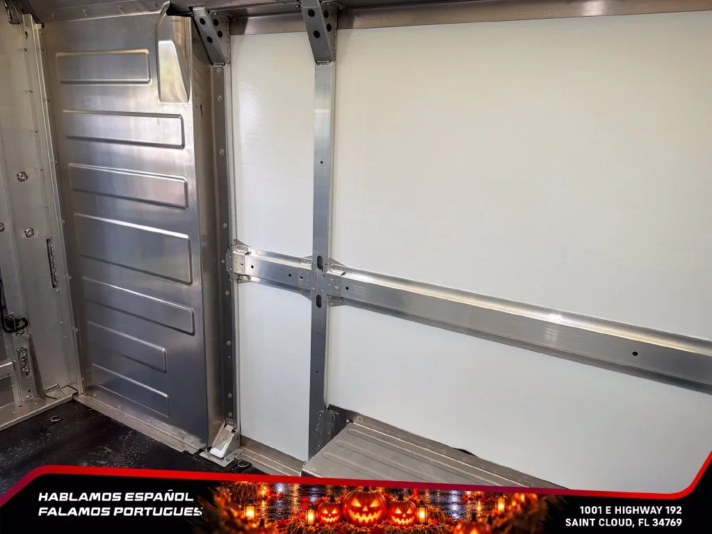 Used 2024 Oyster White BrightDrop EJY image 29