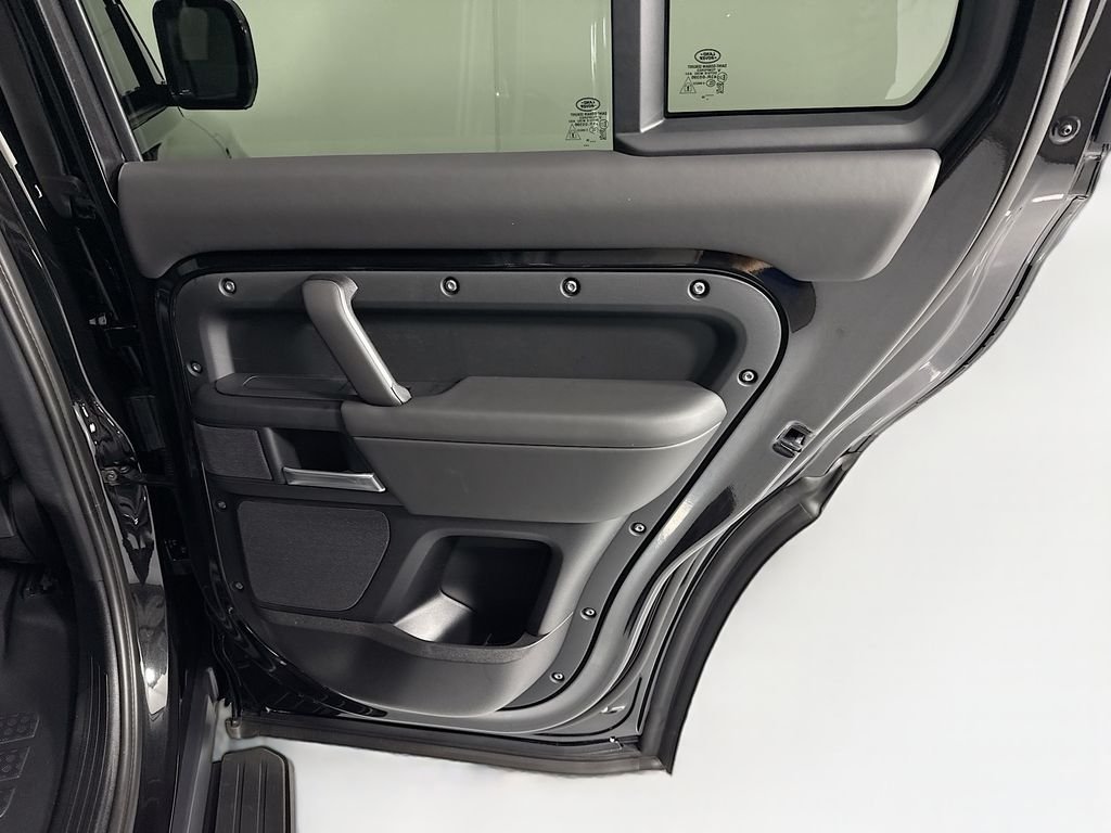 New 2026 Santorini Black Metallic Land Rover X-Dynamic SE image 29