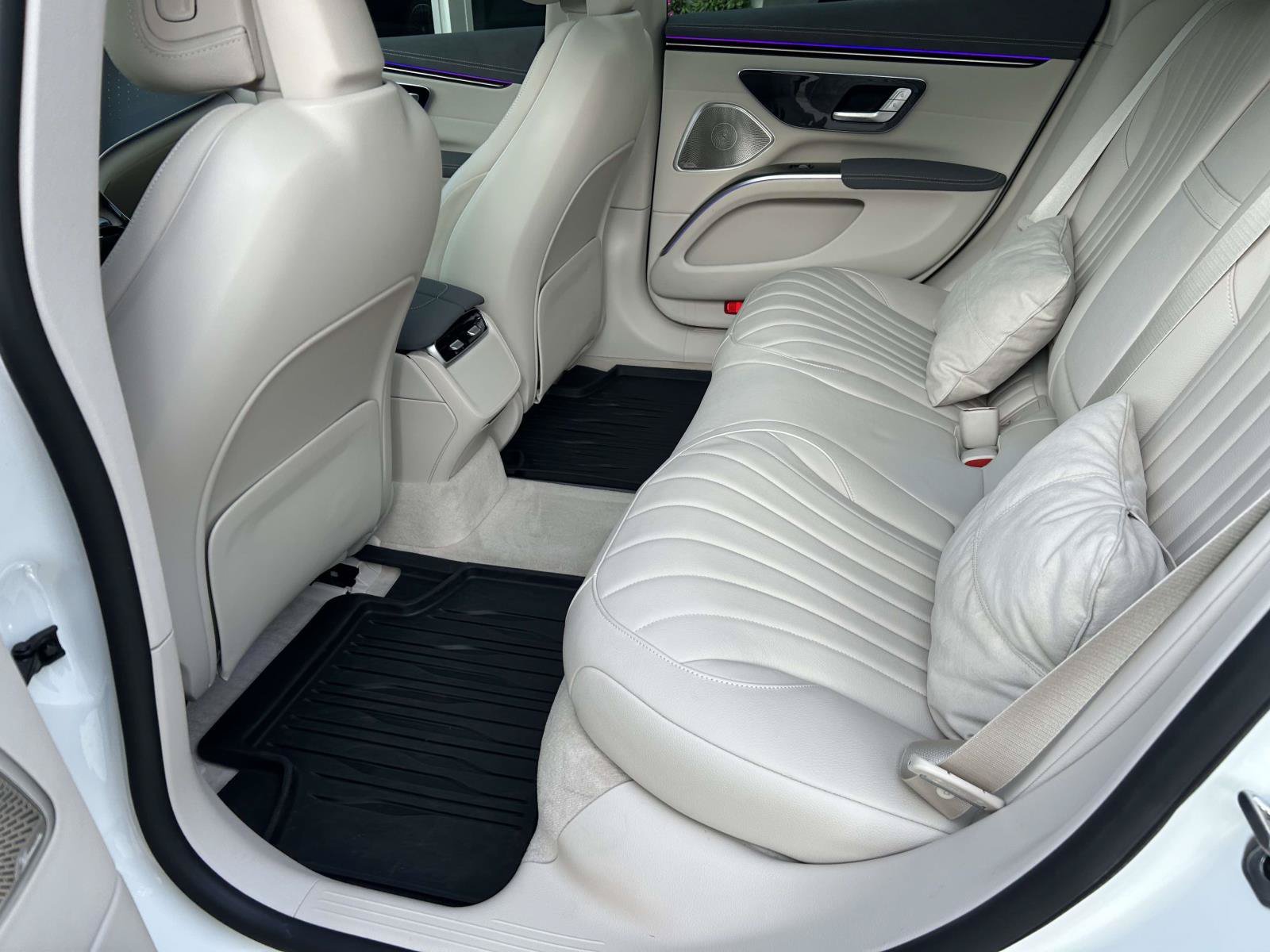 Certified Used 2023 MANUFAKTUR Diamond White Mercedes-Benz EQS 450 4MATIC® Sedan image 39