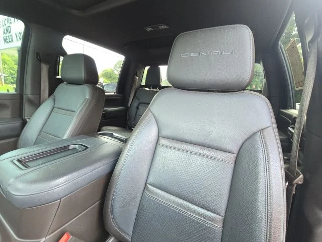 Used 2020 White GMC Denali image 24