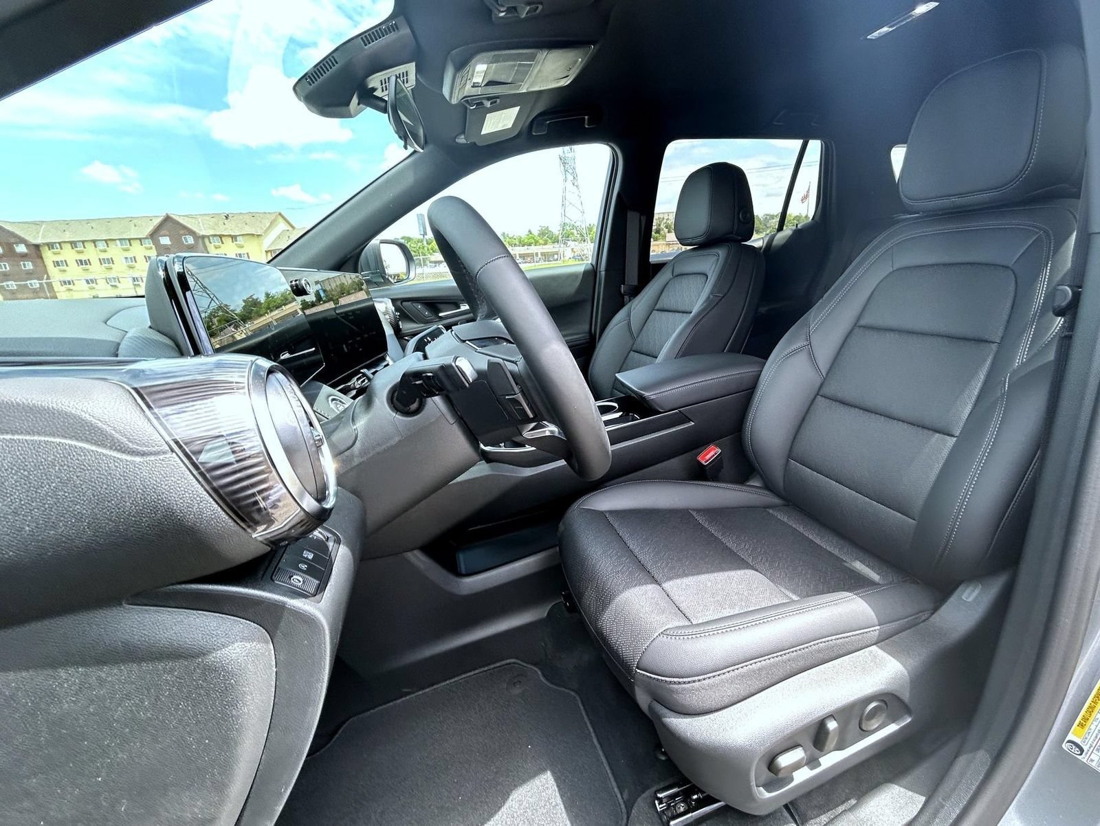 2027 Chevrolet Equinox LT - Photo 10