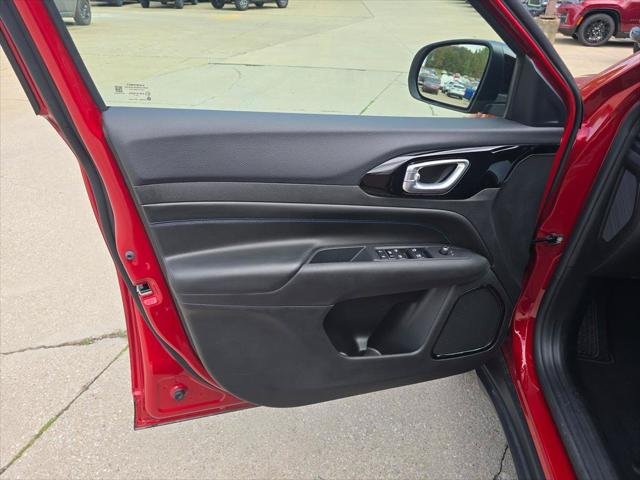 New 2026 Red Hot Pearl-Coat Exterior Paint Jeep Latitude image 12