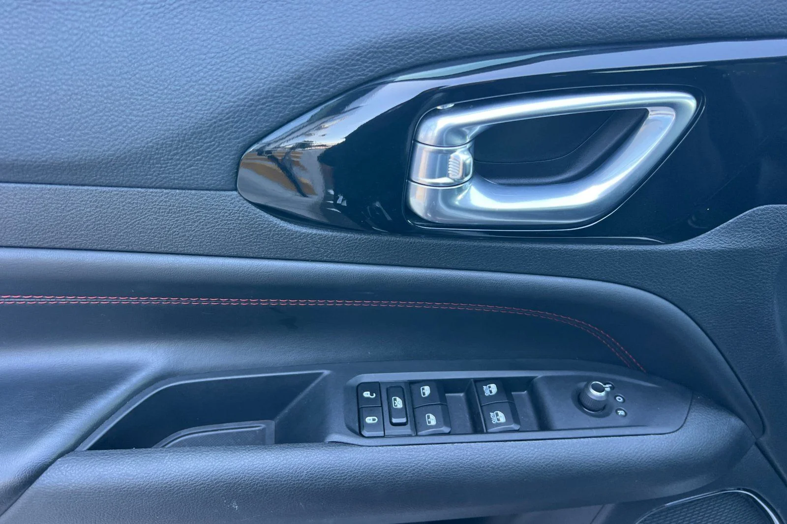 Used 2025 White Jeep Trailhawk image 8