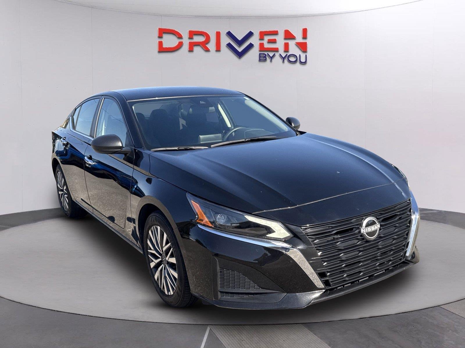 Used 2025 Super Black Nissan SV image 1