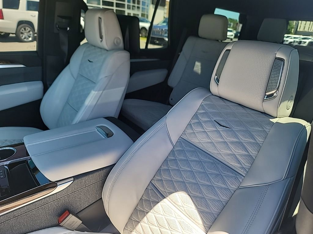 Used 2026 Vibrant White Tricoat Cadillac Platinum Sport image 13