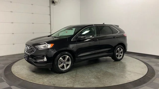 Used 2020 Black Ford SEL image 4