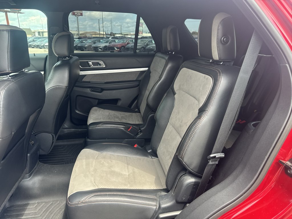 Used 2017 Ruby Red Metallic Tinted Clearcoat Ford XLT image 10