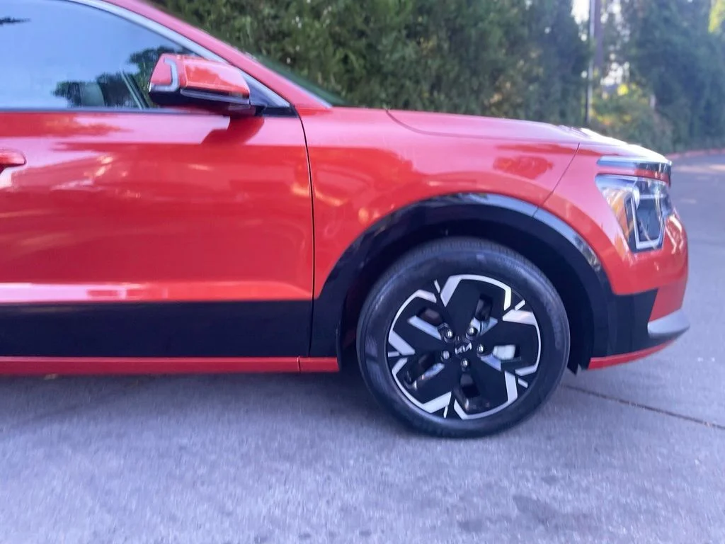 Certified Used 2023 Fire Orange Kia Wind image 2