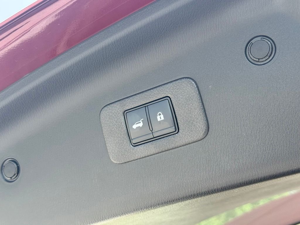 Used 2024 Red Nissan Platinum image 19