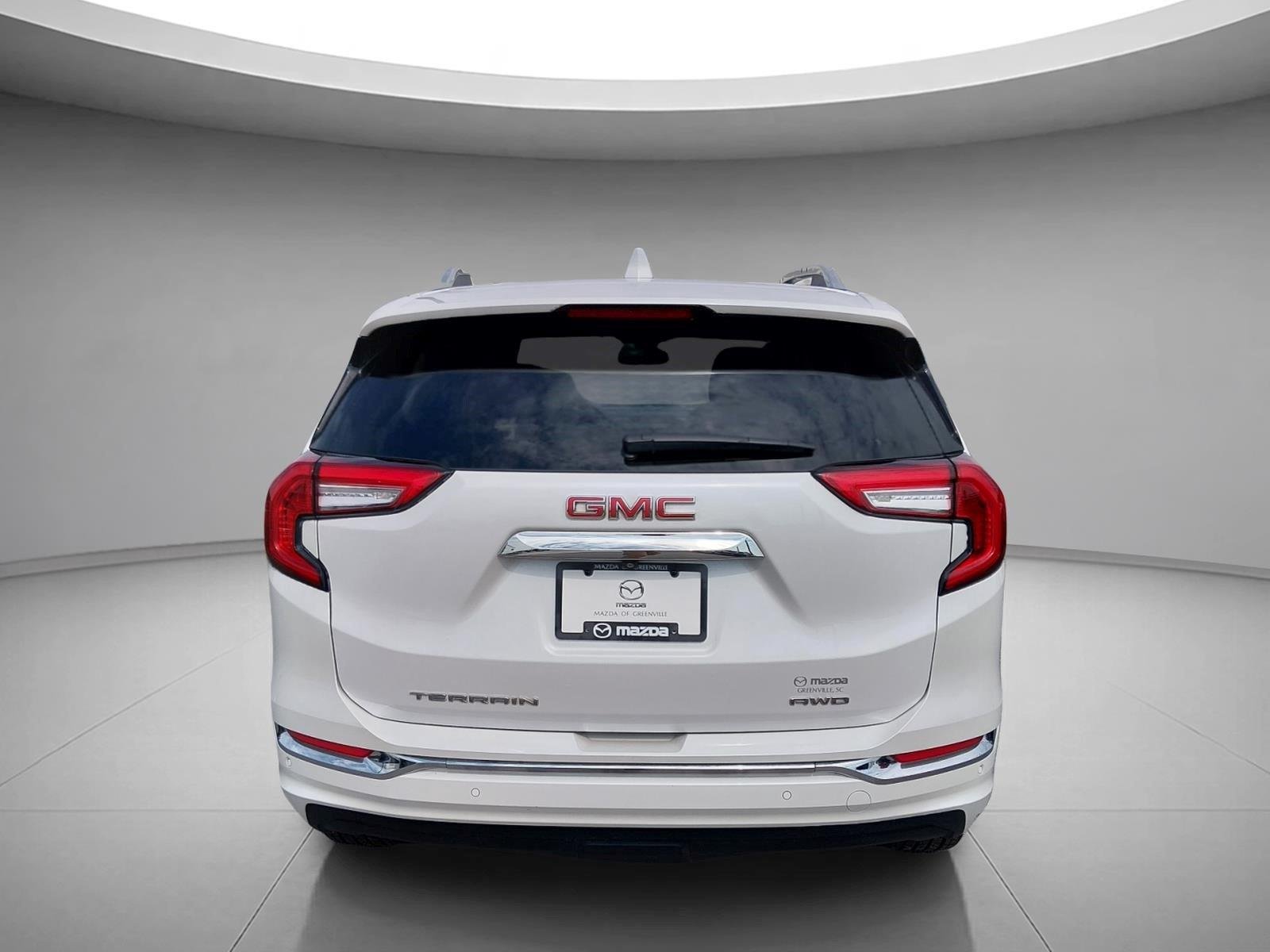 Used 2024 White Frost Tricoat GMC Denali image 4
