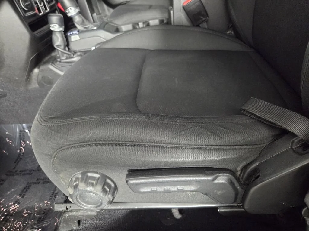 Used 2022 Granite Crystal Metallic Clearcoat Jeep Altitude image 11