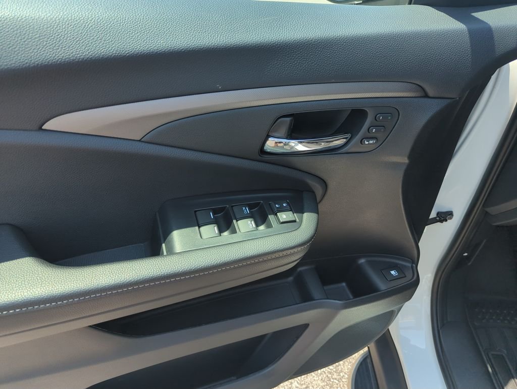 Used 2025  Honda RTL image 18