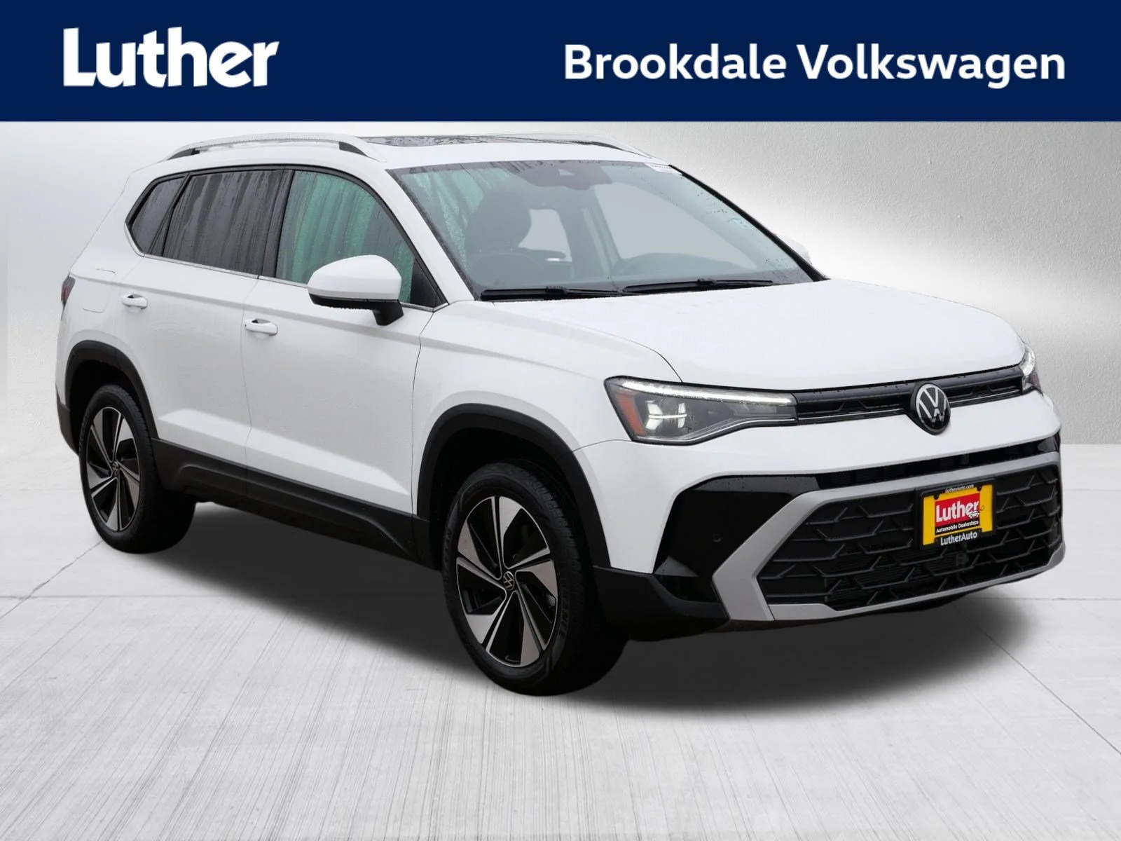 Certified Used 2025 Pure White Volkswagen SE image 1