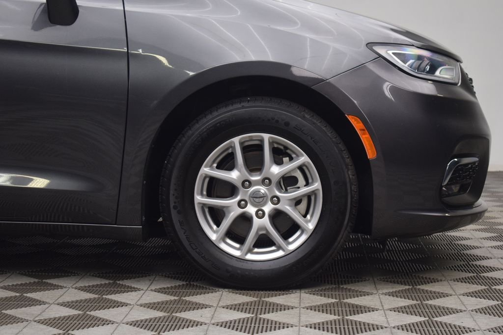 Used 2022 Gray Chrysler Touring L image 25