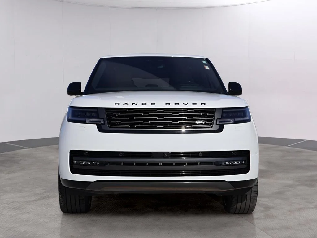 Used 2025 Fuji White Land Rover SE image 2
