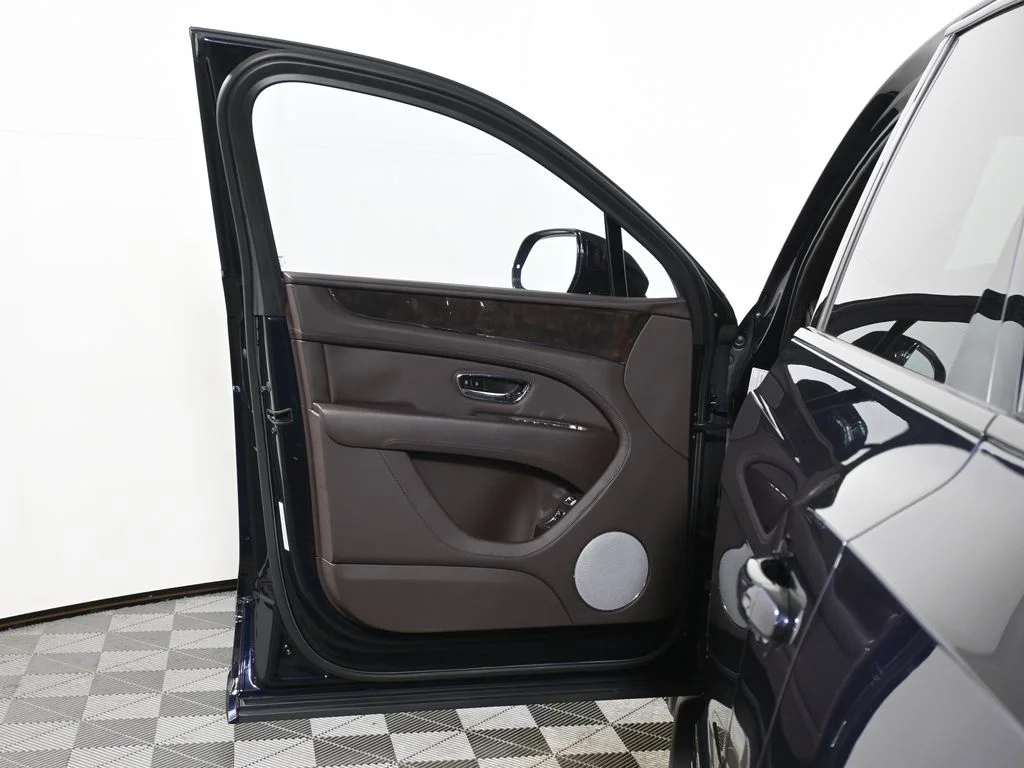 Used 2022 Blue Bentley S image 31