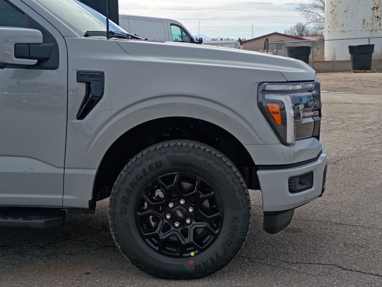 View vehicle photo 4