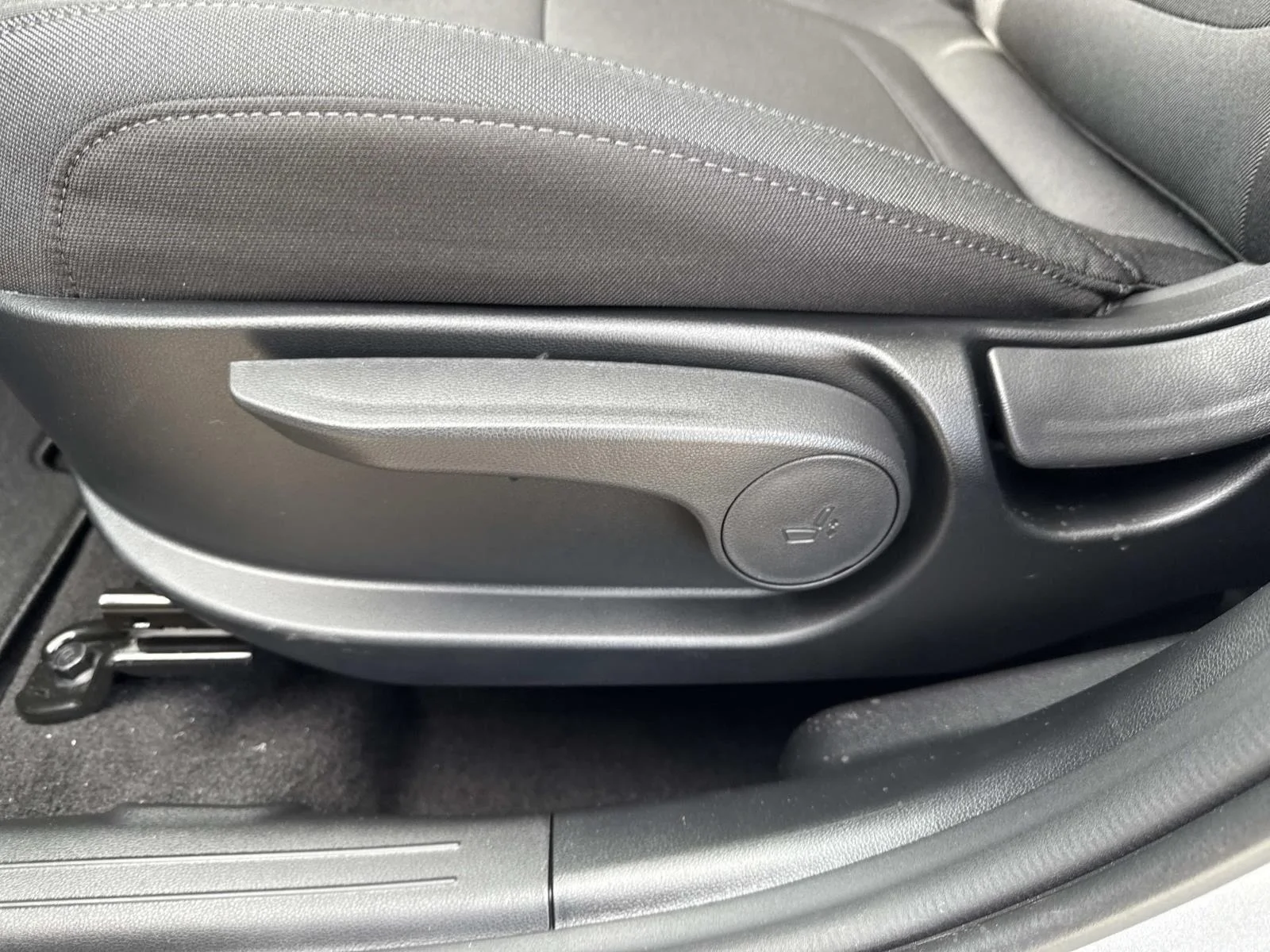 Used 2026 Shimmering Silver Hyundai SE image 25