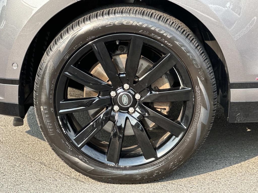 Used 2018  Land Rover HSE R-Dynamic image 9