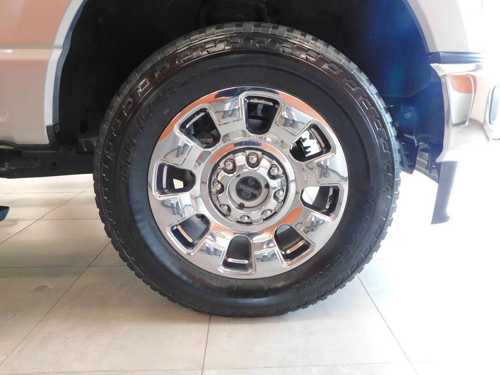 Used 2024 Iconic Silver Metallic Ford Lariat image 9