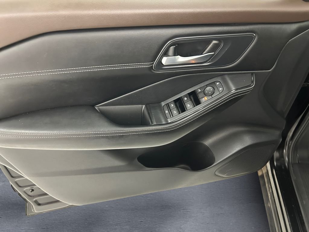 Used 2023 Black Nissan SV image 12