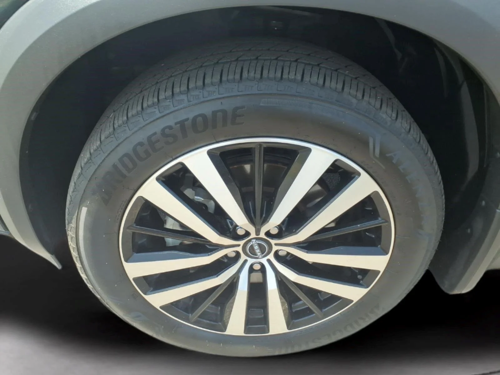 Used 2025 Obsidian Green Pearl Nissan Platinum image 6