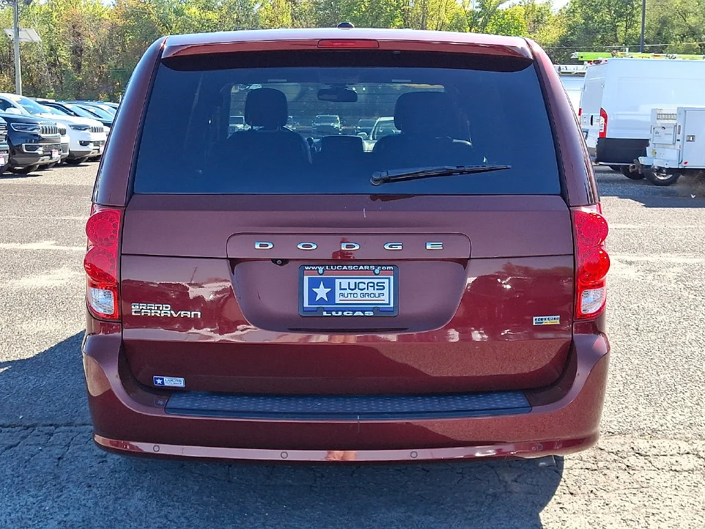 Used 2019 Red Dodge SXT image 10
