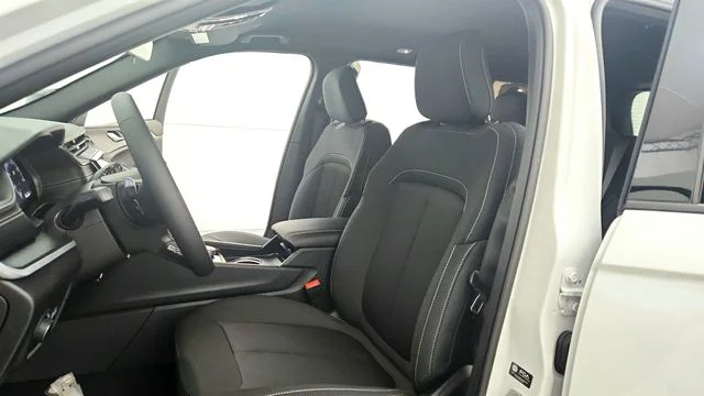 New 2025 Bright White Clear-Coat Exterior Paint Jeep Laredo image 12