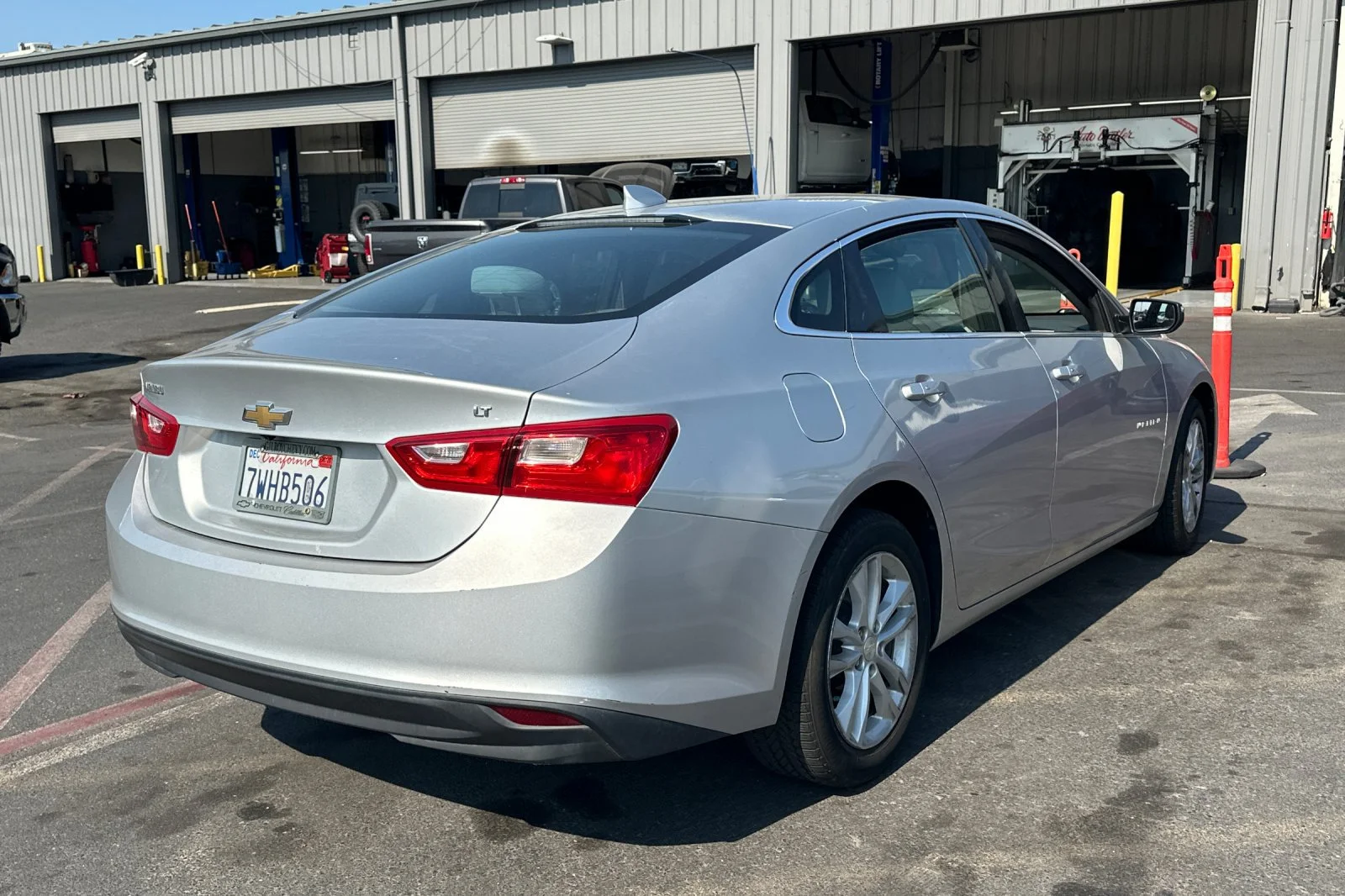 Used 2017 Silver Ice Metallic Chevrolet LT image 5